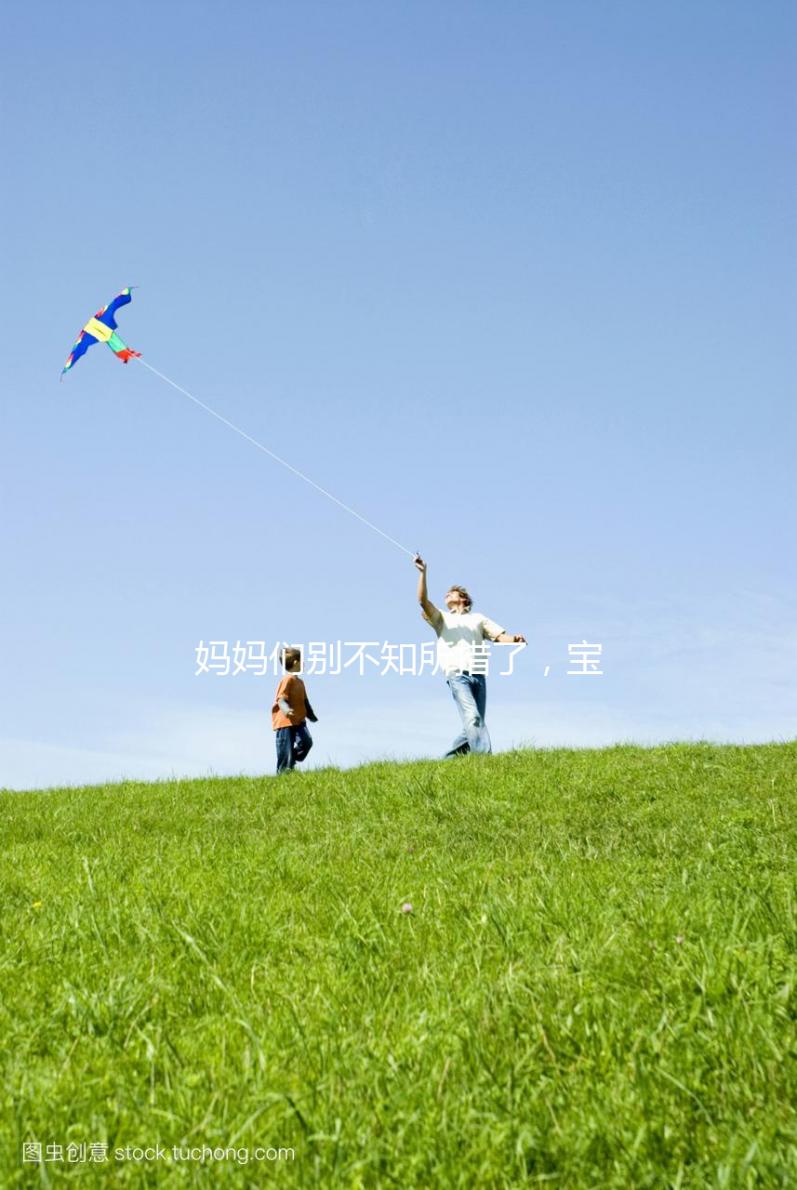 媽媽們別不知所措了，寶寶嗆奶后第一時間可以這么做